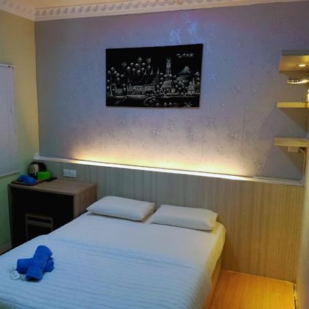 SleepRest @ Golden Prima Hotel Batam Værelse billede