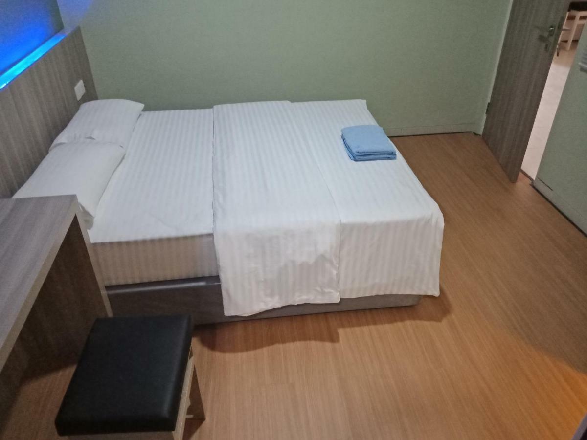 SleepRest @ Golden Prima Hotel Batam Eksteriør billede