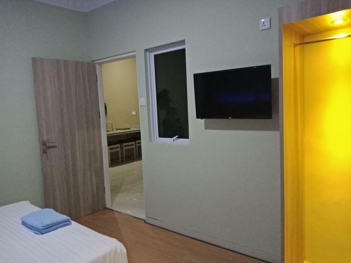 SleepRest @ Golden Prima Hotel Batam Eksteriør billede