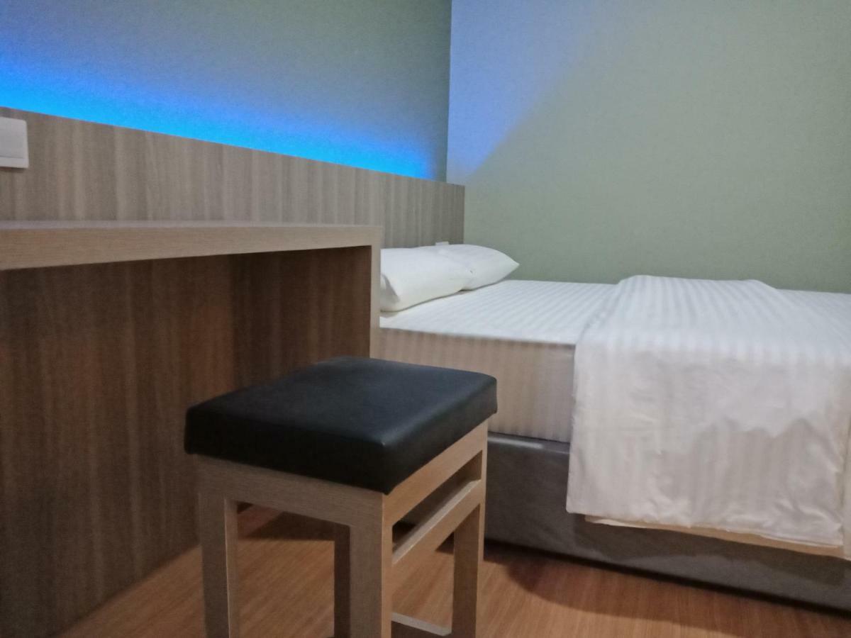 SleepRest @ Golden Prima Hotel Batam Eksteriør billede